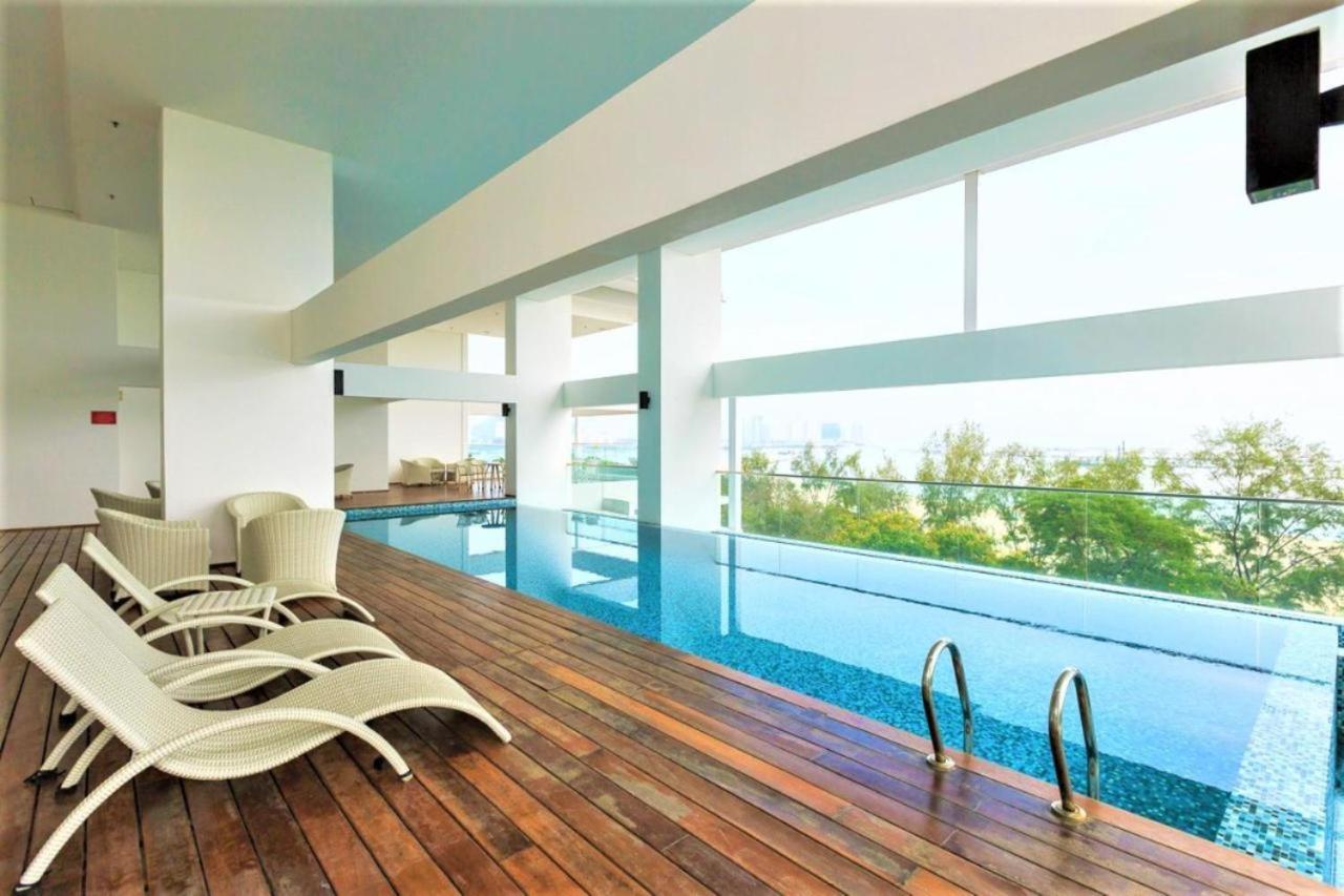 Sunrise Gurney Premium Executive City/Seafront Suite - Penang ジョージタウン エクステリア 写真